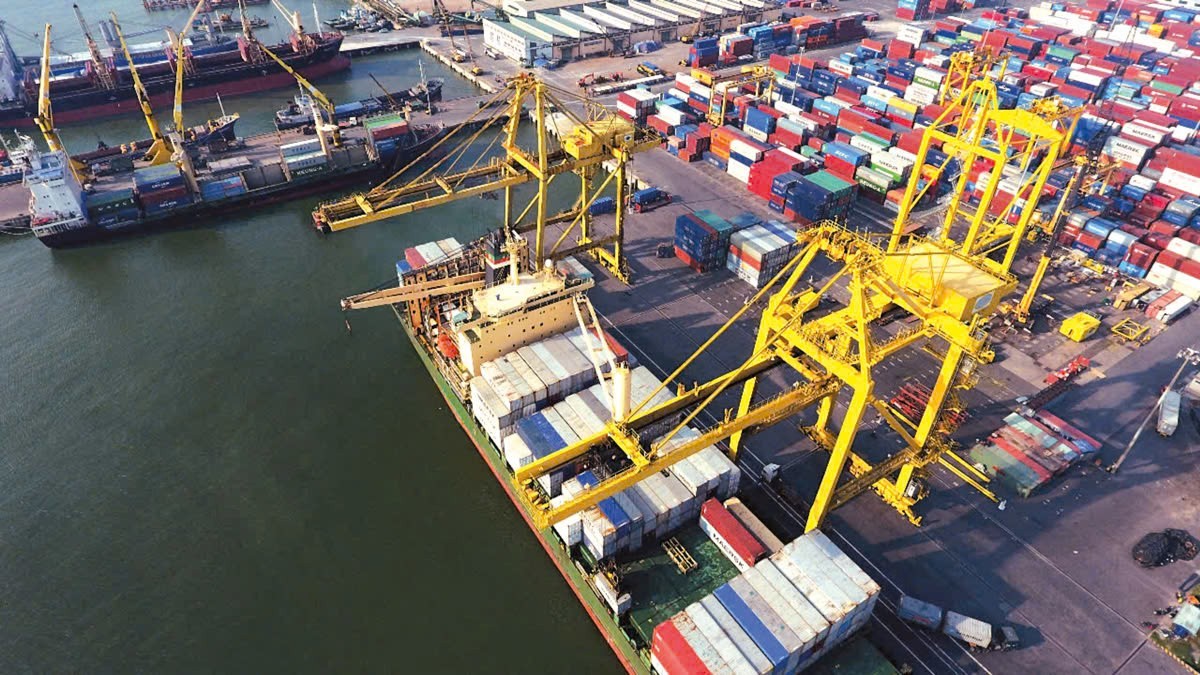 Đầu tư kết cấu hạ tầng cảng biển miền Trung thúc đẩy phát triển kinh tế - xã hội