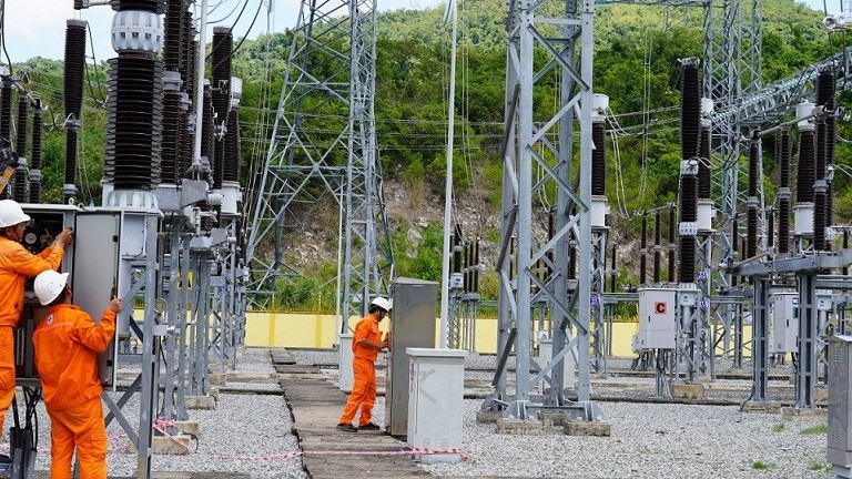 Các cơ sở sử dụng điện năng trọng điểm chỉ cần tiết kiệm điện 2%/năm sẽ giảm được 4.000 tỷ đồng