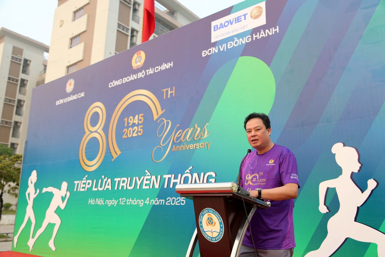 Công đoàn Bộ Tài chính tổ chức Giải chạy "Tiếp lửa truyền thống"