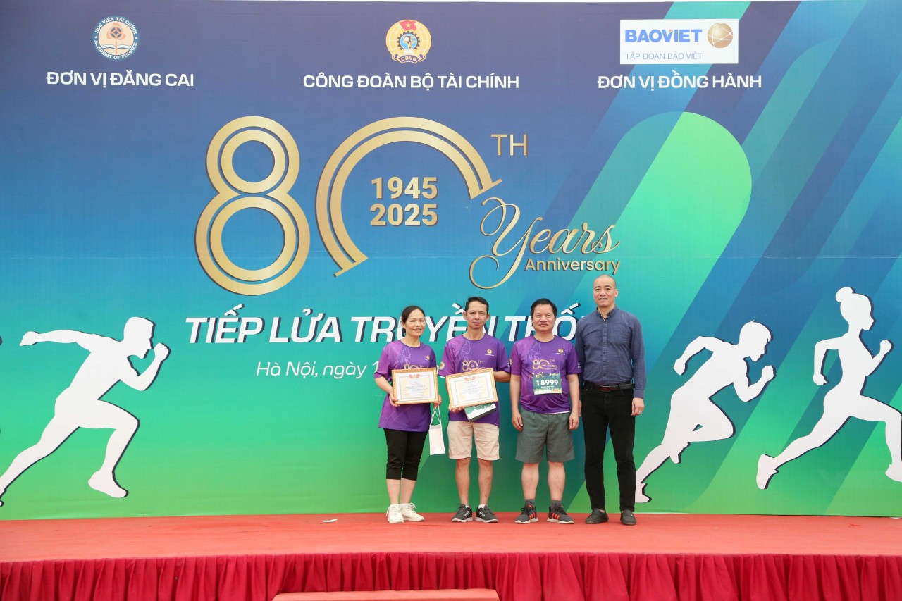 Công đoàn Bộ Tài chính tổ chức Giải chạy "Tiếp lửa truyền thống"