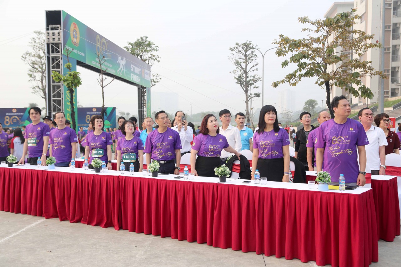 Công đoàn Bộ Tài chính tổ chức Giải chạy "Tiếp lửa truyền thống"