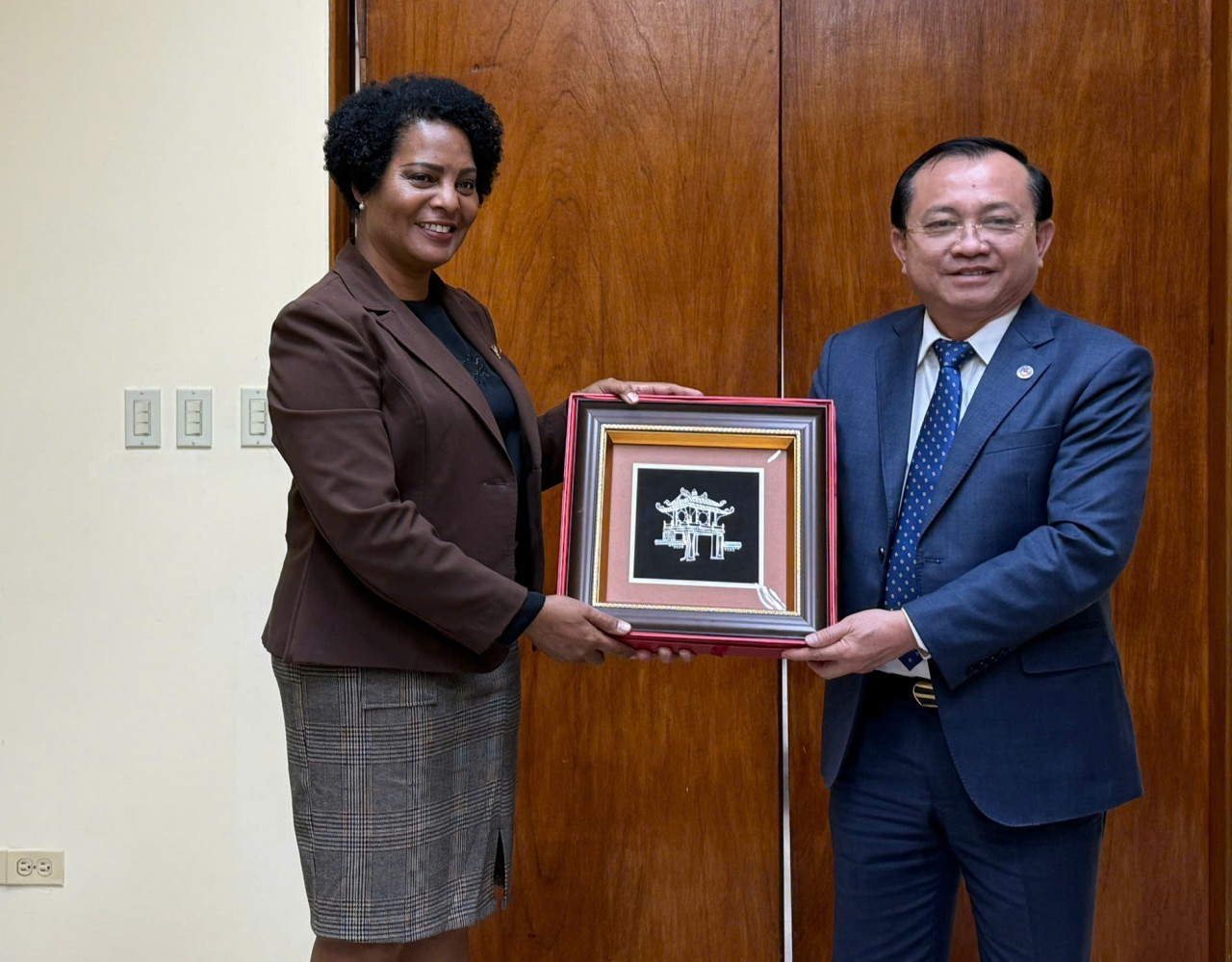 Việt Nam - Cuba thúc đẩy hợp tác tài chính, kinh tế song phương