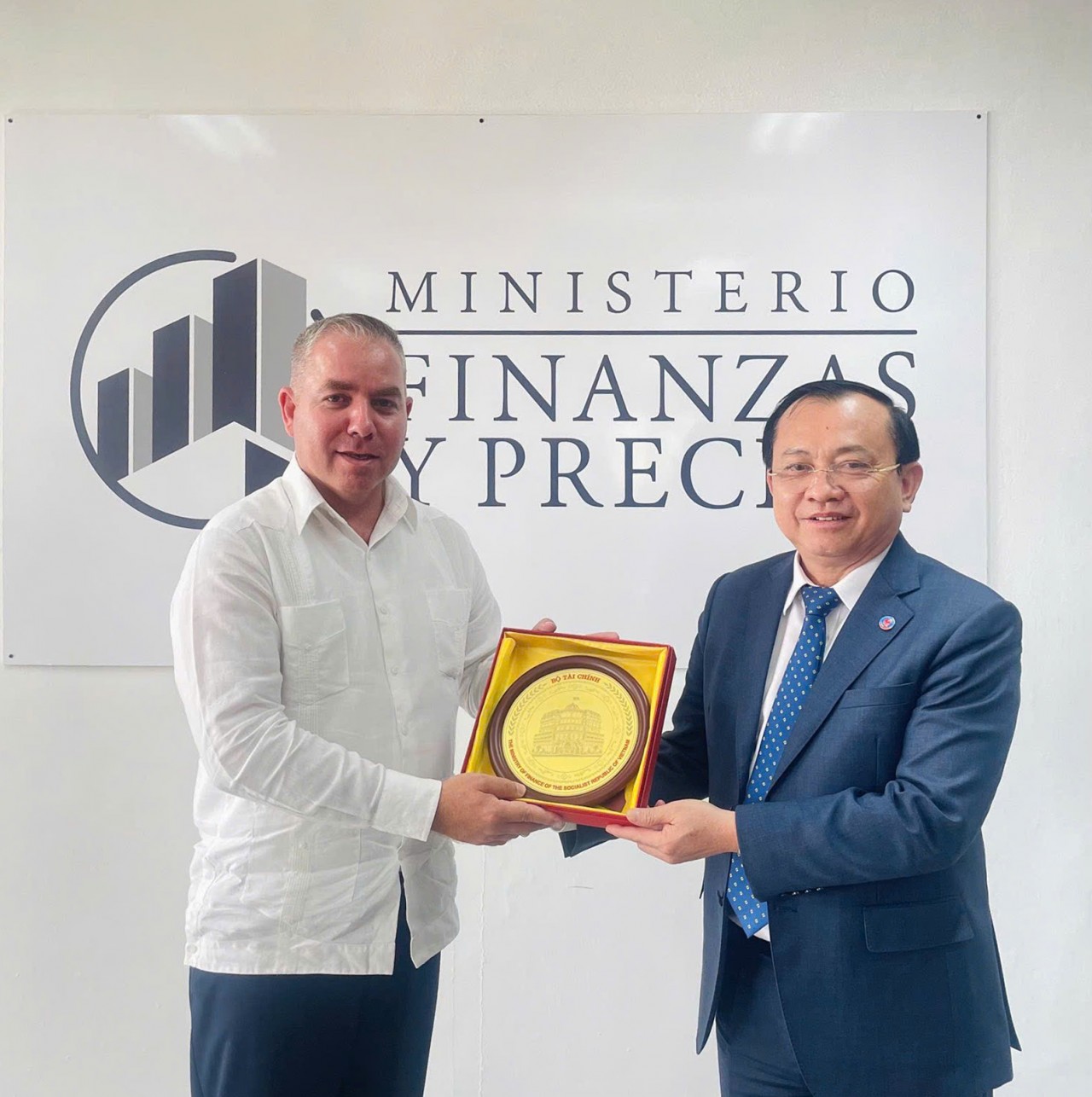 Việt Nam - Cuba thúc đẩy hợp tác tài chính, kinh tế song phương