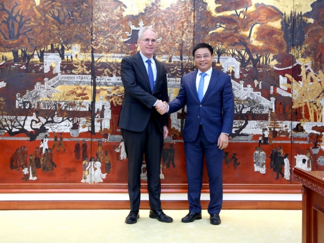 Bộ trưởng Bộ Tài chính Nguyễn Văn Thắng tiếp Phó Chủ tịch thứ 2 của ADB Scott Morris