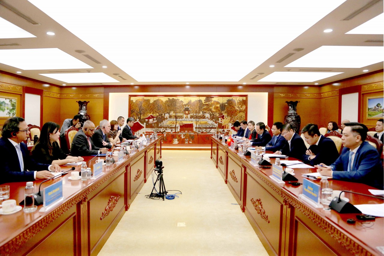 Bộ trưởng Nguyễn Văn Thắng tiếp Phó Chủ tịch thứ 2 của ADB Scott Morris