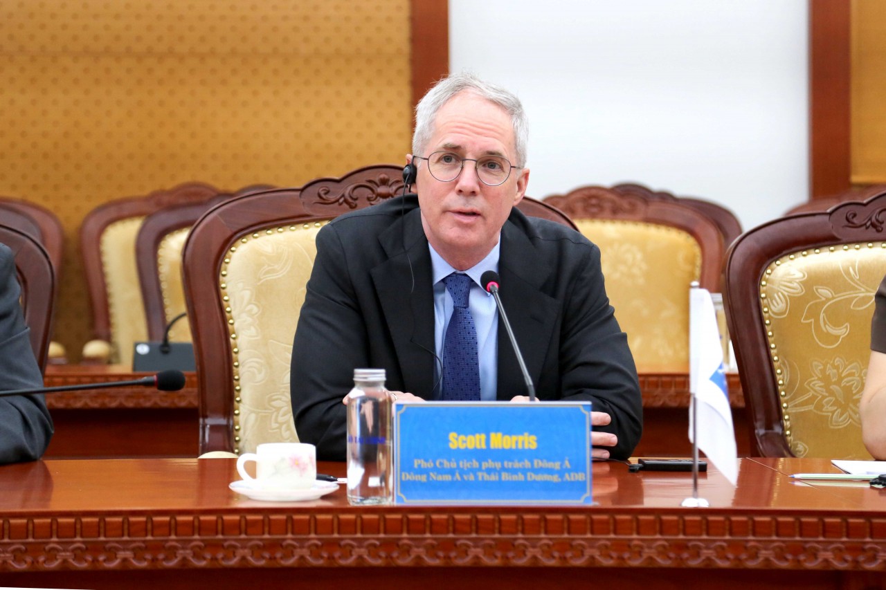 Bộ trưởng Nguyễn Văn Thắng tiếp Phó Chủ tịch thứ 2 của ADB Scott Morris