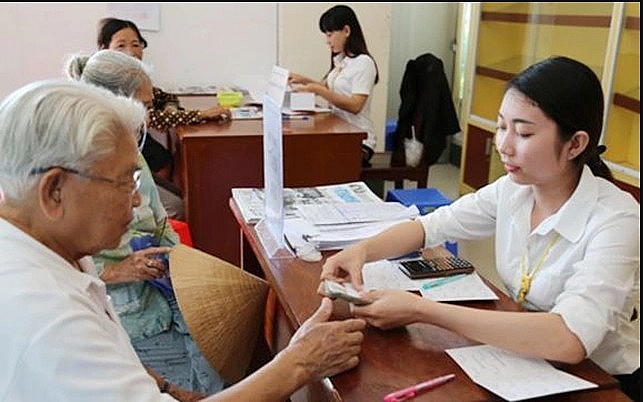 Nên bảo lưu để đóng tiếp bảo hiểm xã hội hoặc chờ đủ tuổi nghỉ hưu