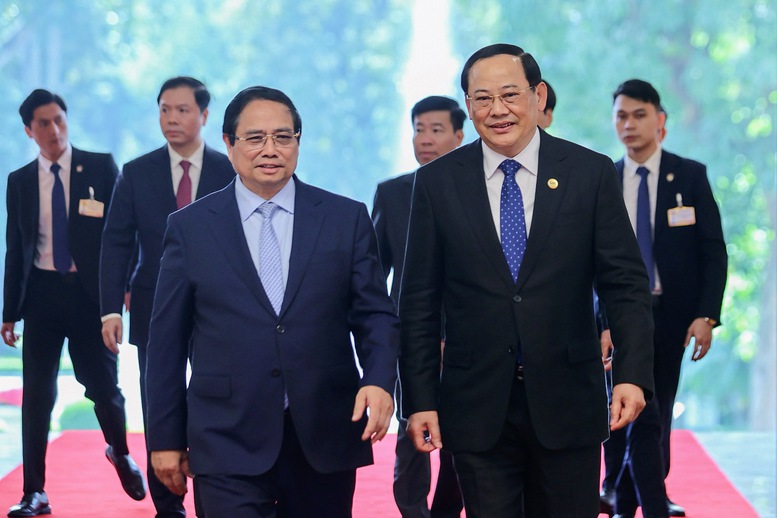 Thủ tướng Phạm Minh Chính gặp, làm việc với Thủ tướng Lào nhân dịp dự Hội nghị Thượng đỉnh P4G- Ảnh 1.