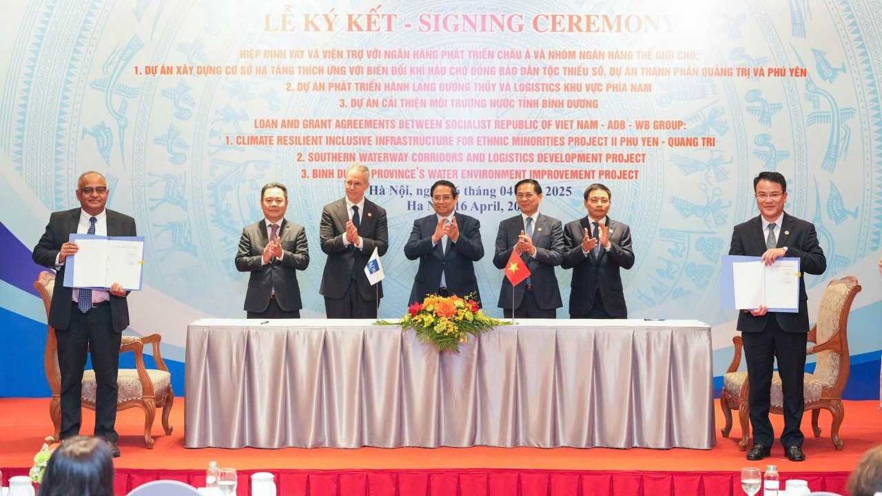 Bộ Tài chính ký hiệp định vay và viện trợ gần 400 triệu USD cho 3 dự án