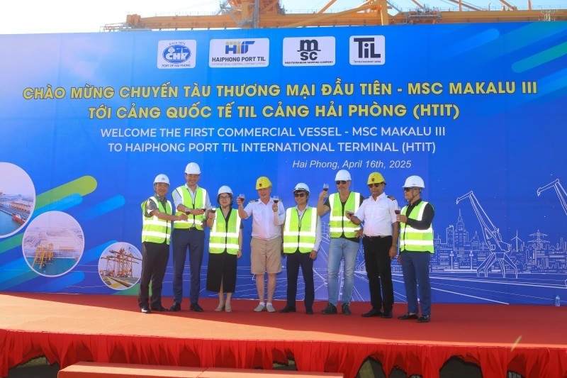 Chuyến tàu thương mại đầu tiên cập cảng Hải Phòng