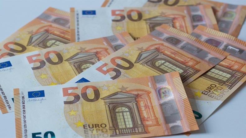 ECB tiếp tục giảm lãi suất giữa lo ngại chiến tranh thương mại