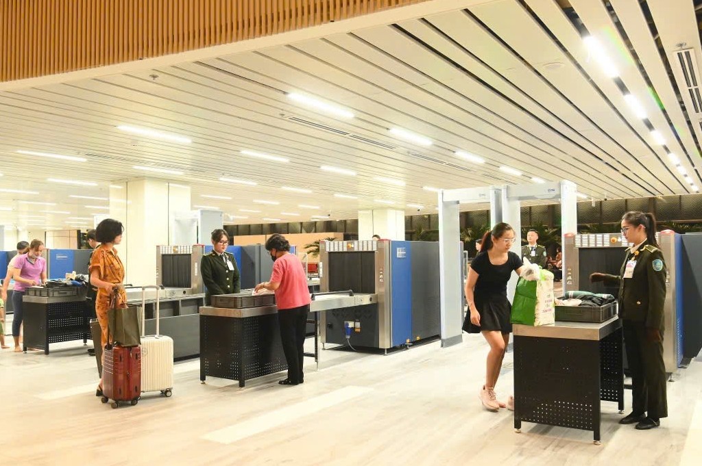 Nhà ga T3 chính thức khai thác chuyến bay giữa TP. Hồ Chí Minh, Hà Nội, Vân Đồn