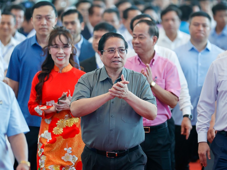 TRỰC TIẾP: Thủ tướng chủ trì lễ khởi công, khánh thành 80 công trình, dự án lớn kỷ niệm 50 năm Giải phóng miền Nam- Ảnh 1. TRỰC TIẾP: Thủ tướng chủ trì lễ khởi công, khánh thành 80 công trình, dự án lớn kỷ niệm 50 năm Giải phóng miền Nam- Ảnh 1.