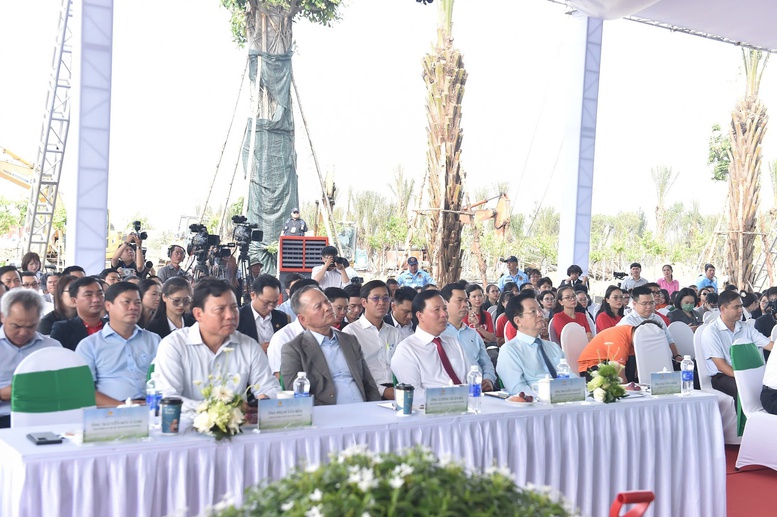 TRỰC TIẾP: Thủ tướng chủ trì lễ khởi công, khánh thành 80 công trình, dự án lớn kỷ niệm 50 năm Giải phóng miền Nam- Ảnh 12. TRỰC TIẾP: Thủ tướng chủ trì lễ khởi công, khánh thành 80 công trình, dự án lớn kỷ niệm 50 năm Giải phóng miền Nam- Ảnh 12.