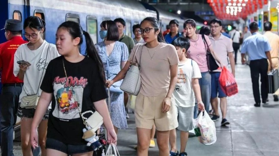 About 76,000 train tickets sold for coming national holiday travel