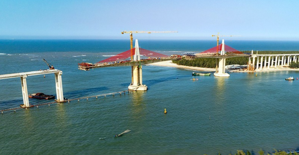 The leading role of public investment The leading role of public investment