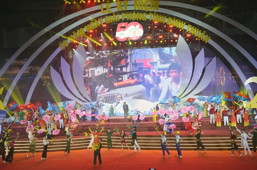 Bình Thuận: Phát huy lợi thế nhiều cảnh quan đẹp, tăng tốc vươn mình cùng cả nước Bình Thuận: Phát huy lợi thế nhiều cảnh quan đẹp, tăng tốc vươn mình cùng cả nước