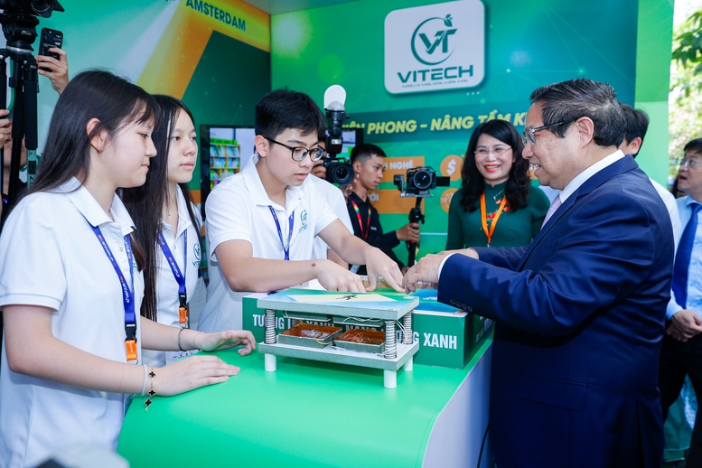Thủ tướng: 'Thần tốc táo bạo' để đưa Việt Nam trở thành trung tâm đổi mới sáng tạo- Ảnh 14.