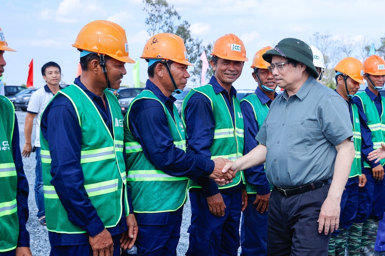 Thủ tướng lần thứ 8 tới dự án Cần Thơ – Cà Mau, chỉ đạo thông tuyến cao tốc Bắc - Nam tới cảng Hòn Khoai- Ảnh 1.