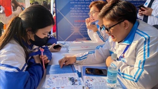 Mùa tuyển sinh năm 2025: Nhiều trường đại học công bố mức học phí