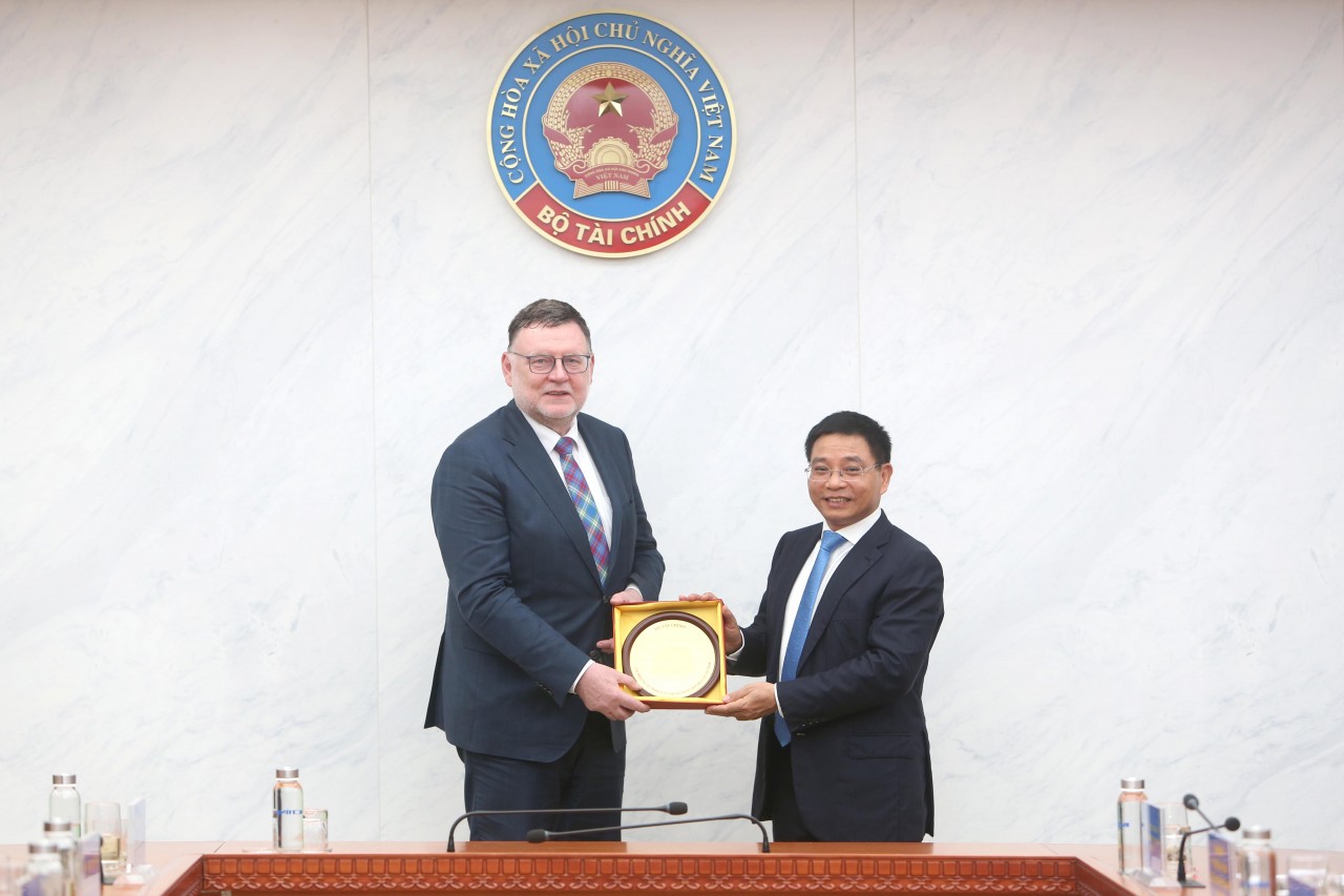 Bộ trưởng Nguyễn Văn Thắng tiếp Bộ trưởng Bộ Tài chính Cộng hòa Séc Zbynek Stanjura