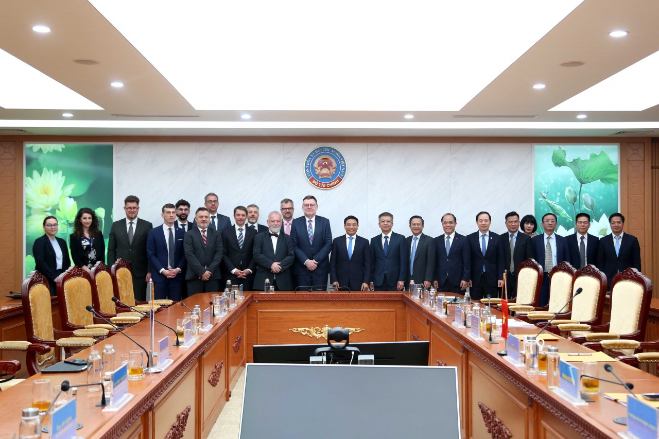 Bộ trưởng Nguyễn Văn Thắng tiếp Bộ trưởng Bộ Tài chính Cộng hòa Séc Zbynek Stanjura