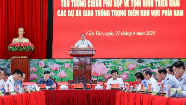 Thủ tướng chủ trì cuộc họp về tình hình triển khai các dự án giao thông trọng điểm tại khu vực phía nam