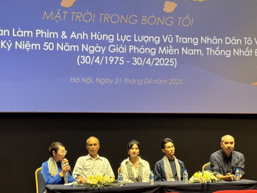 Đoàn Thanh niên Bộ Tài chính giao lưu cùng đoàn làm phim Địa đạo trong chương trình Tri ân lịch sử