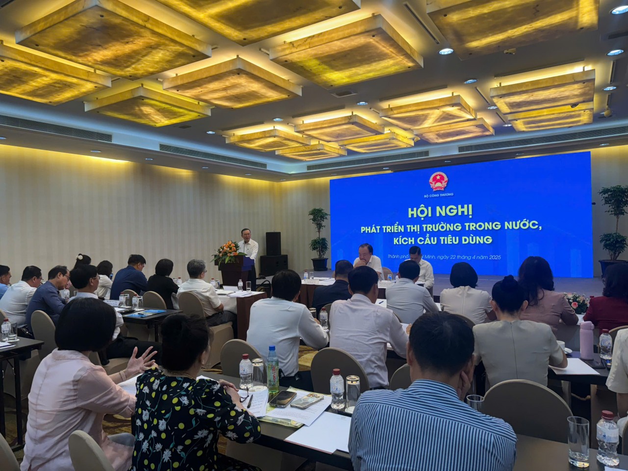 Tìm giải pháp kích cầu tiêu dùng nội địa