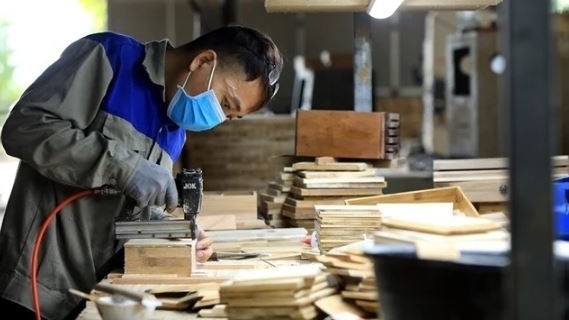 Local businesses should strengthen links to overcome global challenges: Experts