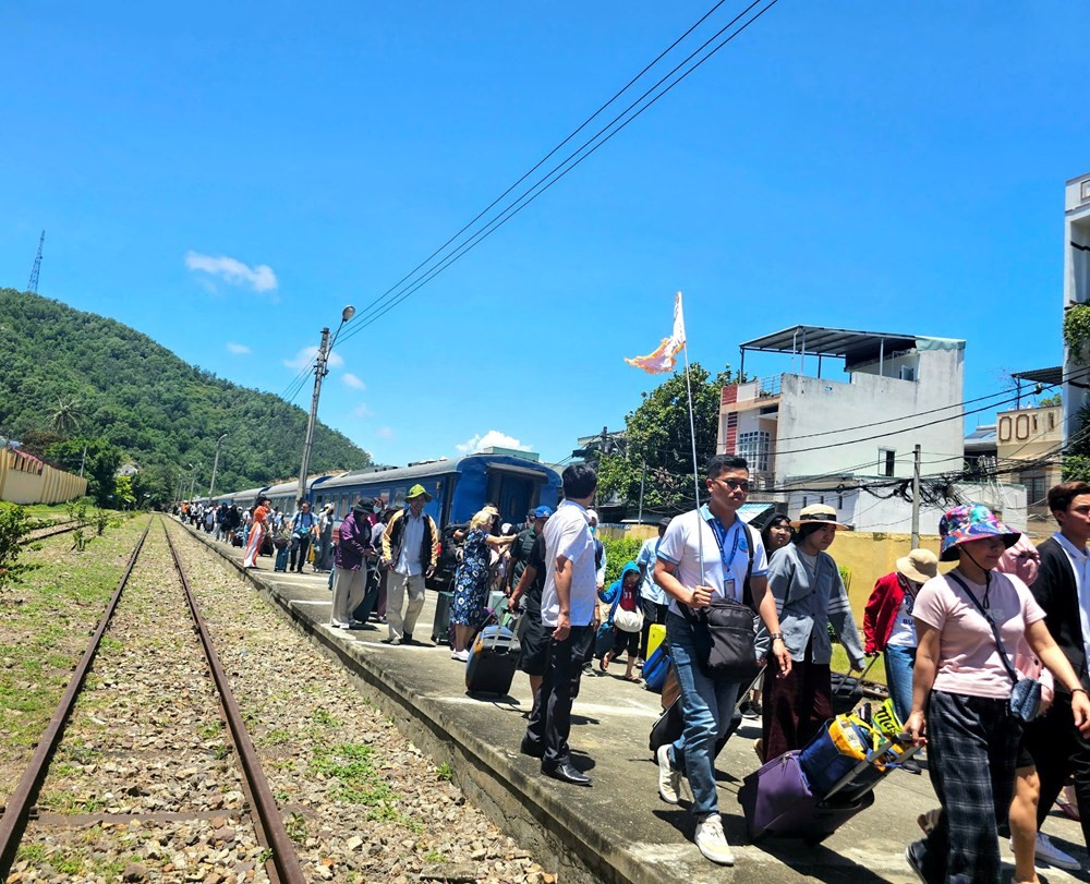 Du lịch đường sắt: Giải pháp bền vững cho ngành du lịch Việt Nam năm 2025. Du lịch đường sắt: Giải pháp bền vững cho ngành du lịch Việt Nam năm 2025.