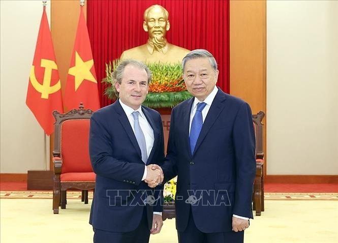 Tổng Bí thư Tô Lâm tiếp Giám đốc điều hành Tập đoàn Rosen Partners Chú thích ảnh