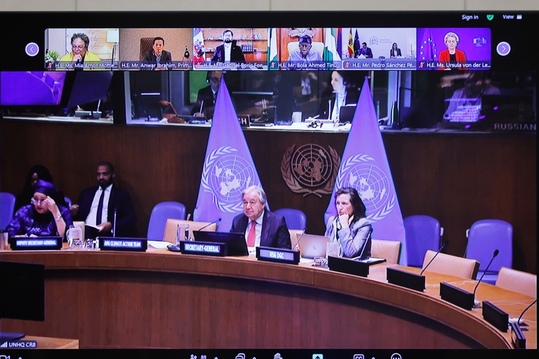 Thủ tướng: Phải hành động ngay, hành động quyết liệt, với trách nhiệm cao nhất để ứng phó biến đổi khí hậu- Ảnh 4. Thủ tướng: Phải hành động ngay, hành động quyết liệt, với trách nhiệm cao nhất để ứng phó biến đổi khí hậu- Ảnh 4.