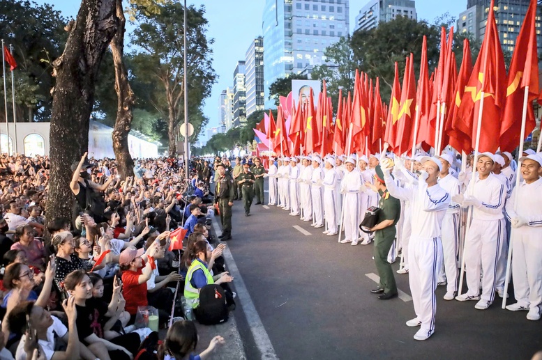 Thủ tướng yêu cầu tăng cường công tác bảo đảm an ninh, trật tự dịp Lễ 30/4 và 01/5- Ảnh 1.