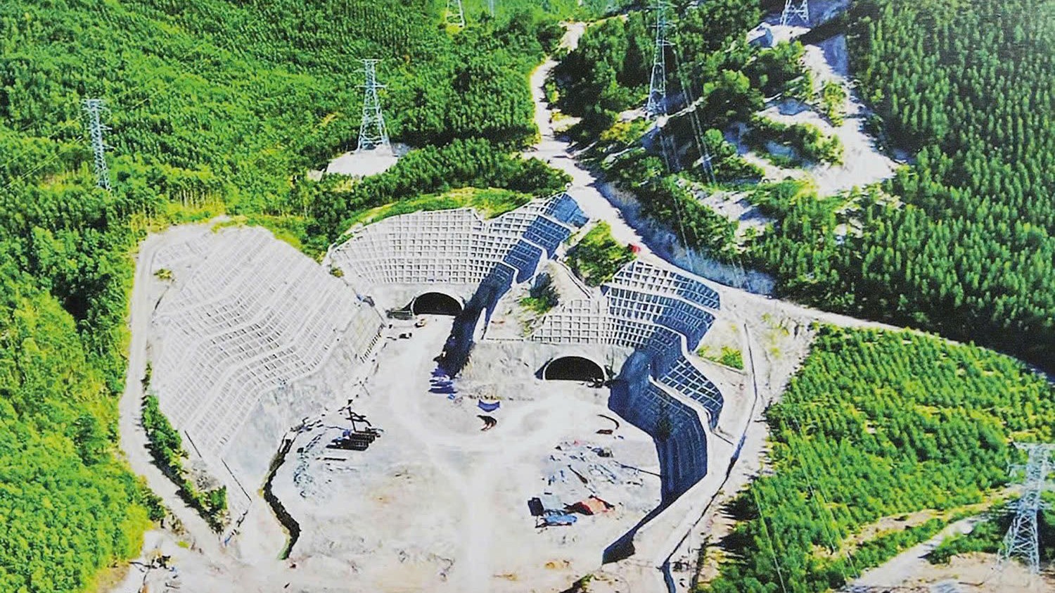 Hoàn chỉnh đồng bộ trục giao thông quan trọng nhất của đất nước