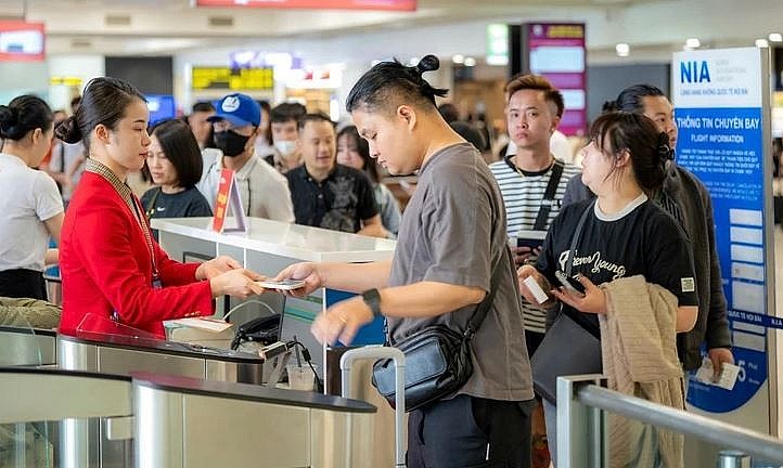 Vé bay nhiều chặng hết chỗ, tàu hỏa và xe khách vẫn còn ghế trống dịp 30/4 Vé máy bay nhiều chặng hết chỗ, tàu hỏa và xe khách vẫn còn ghế trống dịp 30/4