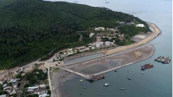 Vietnam strives to build free trade zones and duty-free ports