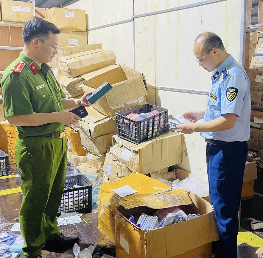 Phát hiện doanh nghiệp kinh doanh gần 1.500 túi xách giả nhãn hiệu GUCCI