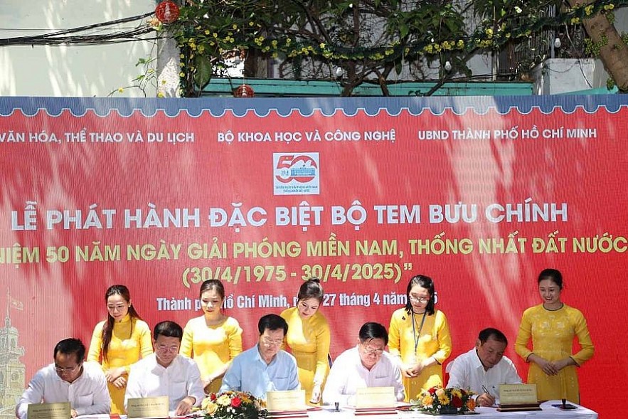 Khai trương trung tâm báo chí phục vụ đại lễ kỷ niệm 50 năm thống nhất đất nước