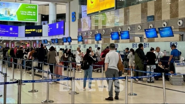 Noi Bai airport expected to handle over 2,000 passengers per peak hour during April 30-May 1 holiday