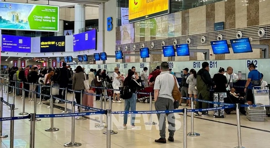 Noi Bai airport expected to handle over 2,000 passengers per peak hour during April 30-May 1 holiday