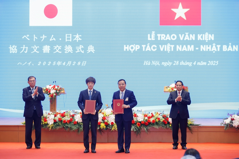 Việt Nam, Nhật Bản trao nhiều văn kiện hợp tác quan trọng- Ảnh 3.