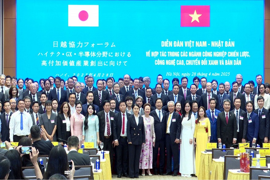 Hợp tác trong các ngành công nghiệp chiến lược, công nghệ cao, chuyển đổi xanh và bán dẫn Hợp tác trong các ngành công nghiệp chiến lược, công nghệ cao, chuyển đổi xanh và bán dẫn