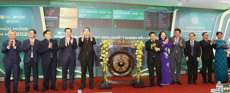 HNX phát triển các thị trường hướng tới mục tiêu trở thành kênh dẫn vốn chủ yếu cho nền kinh tế HNX phát triển các thị trường hướng tới mục tiêu trở thành kênh dẫn vốn chủ yếu cho nền kinh tế