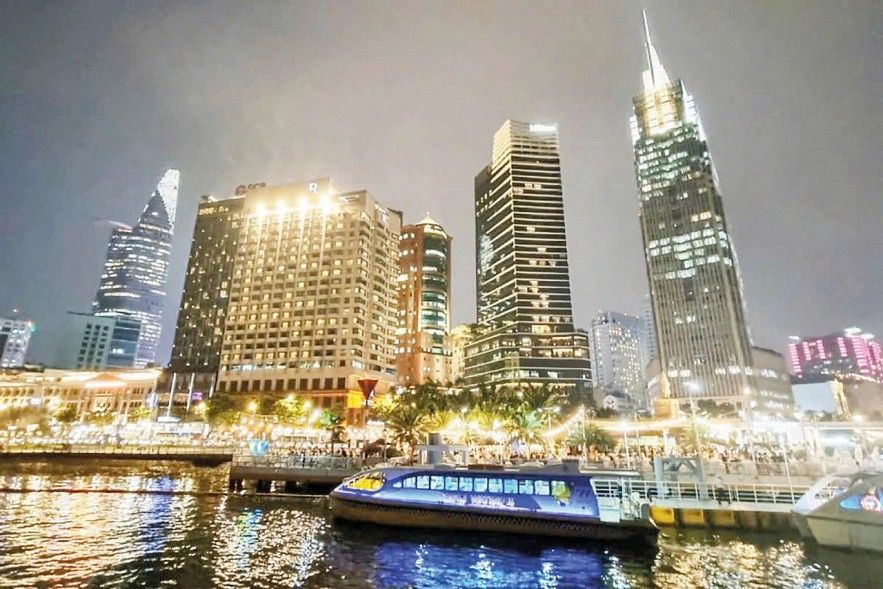 5 dấu mốc đáng ghi nhớ của kinh tế TP. Hồ Chí Minh qua 50 năm 5 dấu mốc đáng ghi nhớ của kinh tế TP. Hồ Chí Minh qua 50 năm