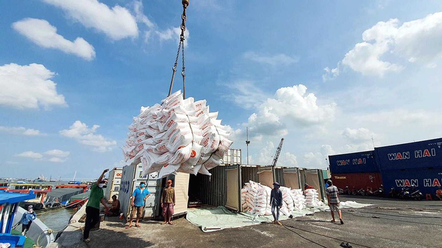 Ngày 29/4: Giá gạo xuất khẩu tiếp tục tăng, lúa tươi vững giá