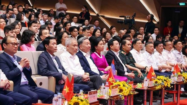 Tổng Bí thư Tô Lâm dự Chương trình nghệ thuật đặc biệt 'Đảng trong mùa Xuân đại thắng'