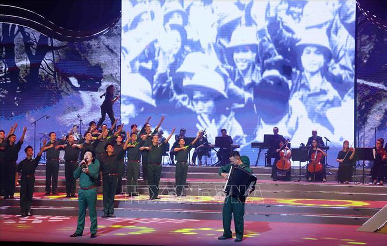 Tổng Bí thư Tô Lâm dự Chương trình nghệ thuật đặc biệt 'Đảng trong mùa Xuân đại thắng'- Ảnh 2.