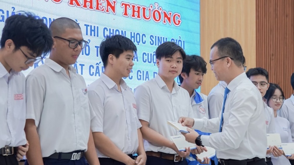 THACO đồng hành cùng học sinh - sinh viên miền Trung