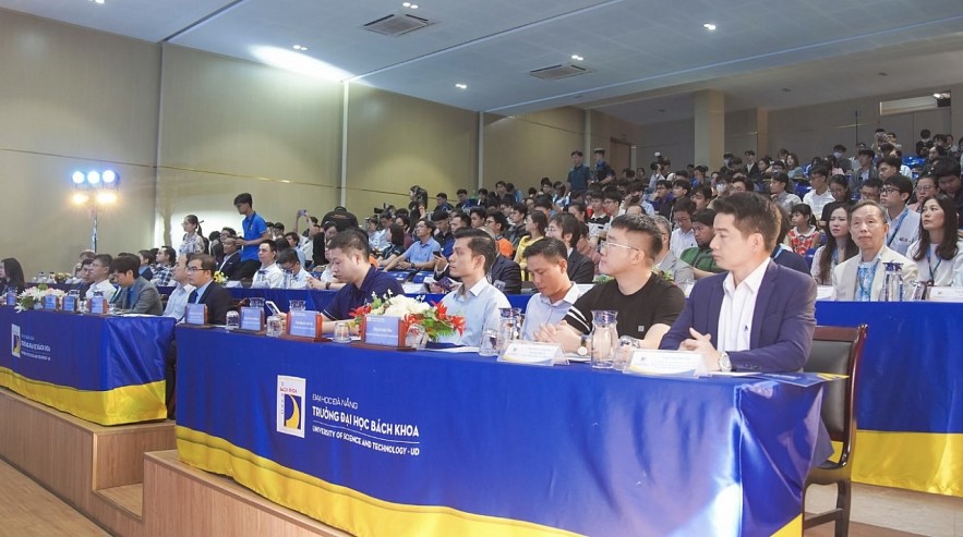 undefined THACO đồng hành cùng học sinh - sinh viên miền Trung